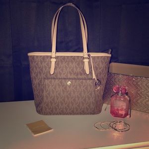 JET SET MK Medium Tote $63.00 PRICE TODAY ONLY!